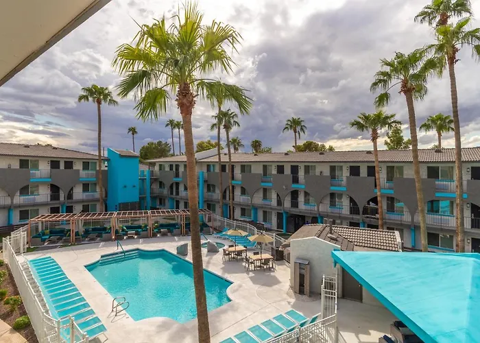 Bixby Hotel 3*
